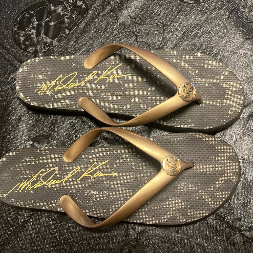 Michael kors flip flops